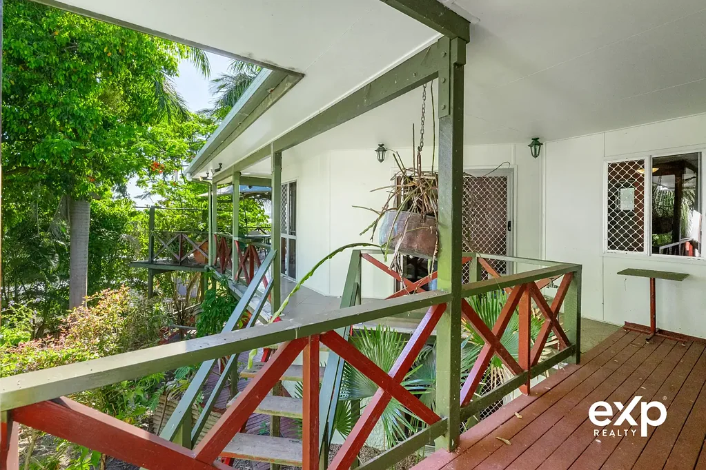 Slade Point 4房  Are you looking for a Reno Project with Bay Views?  Land 892m2