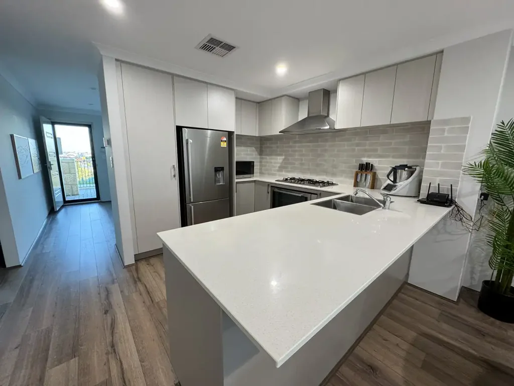 Hocking 3Zimmer Fresh NEW Price!! Modern, Elevated & Super Low Maintenance!