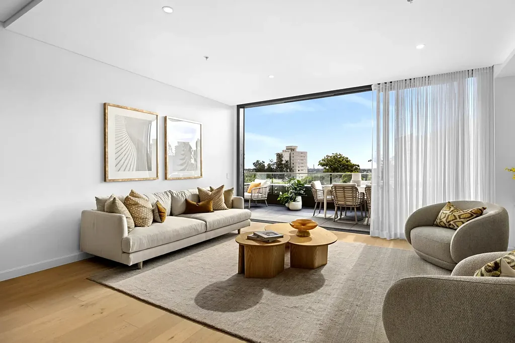 Cremorne 3房 全新豪华装修 Miele电器 石材岛台 主卧套房 朝北露台 低层安全建筑 步行生活便利 快速巴士 Beautifully designed north facing apartment, village living