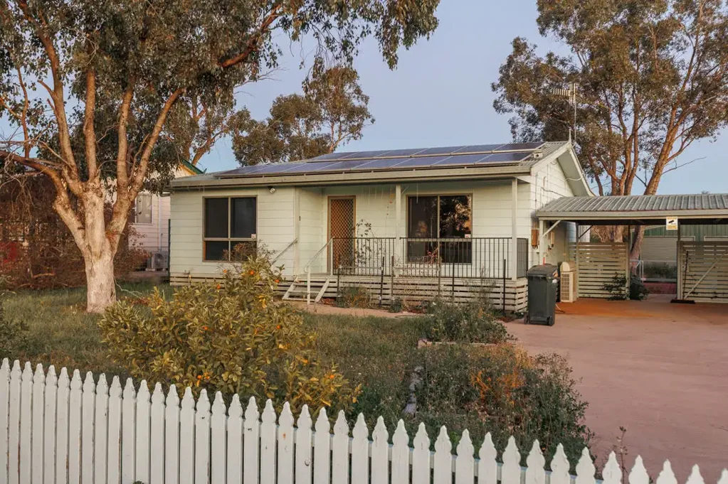 19 Fantasia Street, Lightning Ridge, NSW 2834