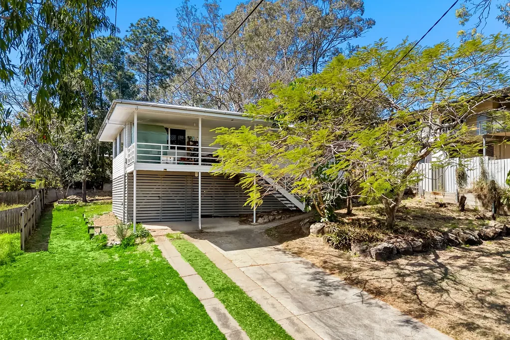 Gailes 3 Slaapkamer Charming Family Home with Loads of Potential!