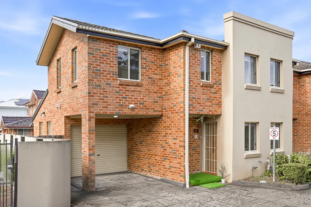 Seven Hills 3कमरा Effortless Family Living - Walk to Local Amenities!