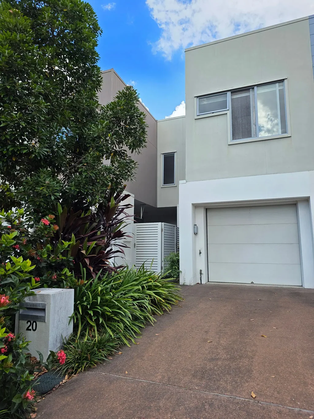 Hope Island 3 Bedroom MARINA RESIDENCE in PRIME COVA NORTH ESTATE