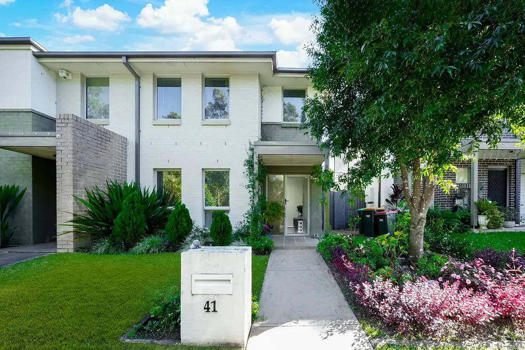 41 Hadlow Avenue, Glenfield, NSW 2167