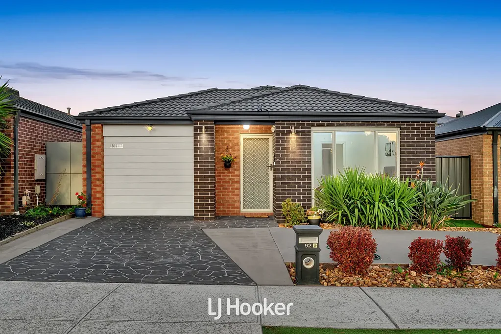 Cranbourne North 3Zimmer Modern Comfort, Stylish Living & Superb Outdoor Appeal