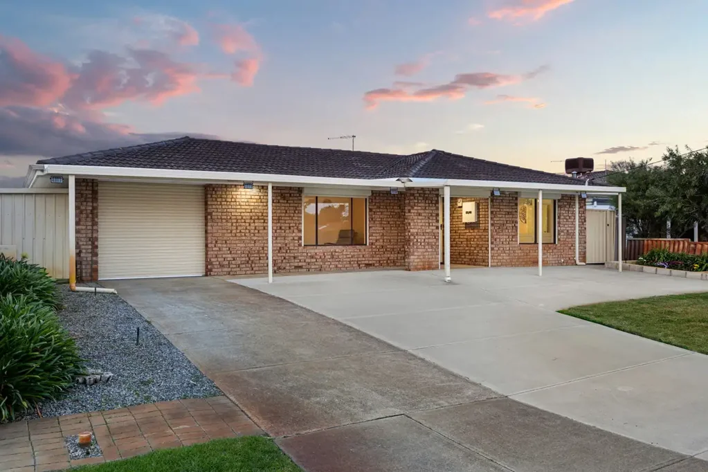 Warnbro 3房  Why: Because this park facing residence combines laid back family comfort with multi-functional gardens to appeal to all