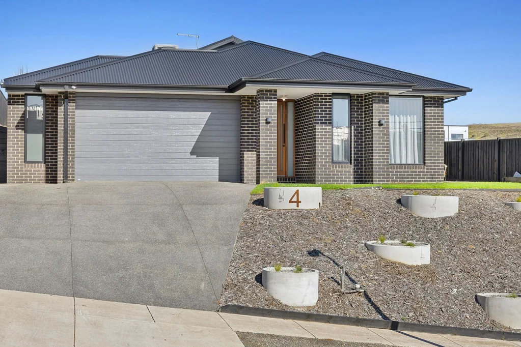 4 Highpoint Crescent, Highton, VIC 3216