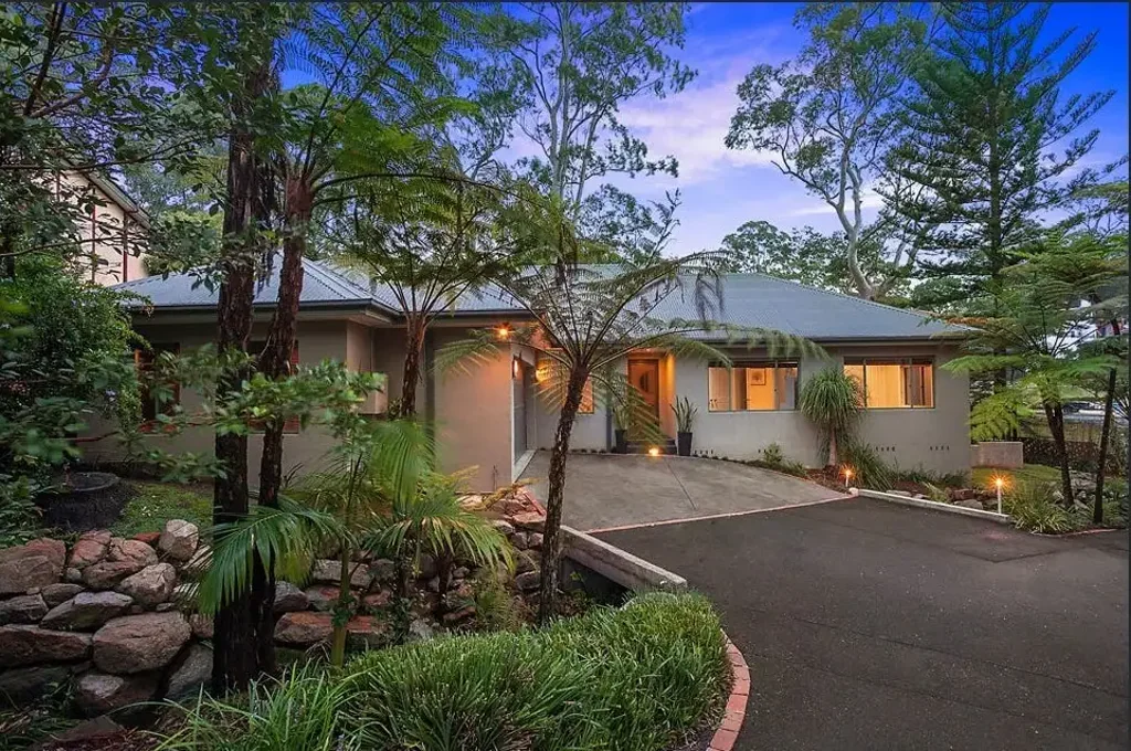 Normanhurst Public School Catchment & 6-Mins Drive to KNOX & Alfreaco