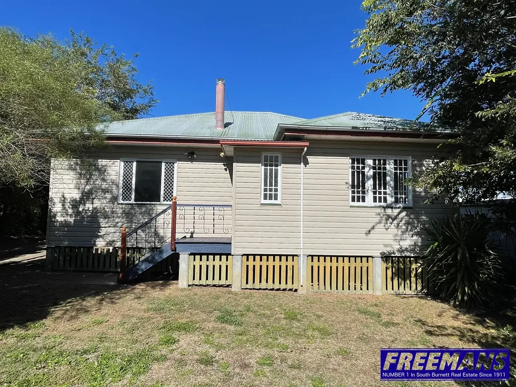 Nanango 2部屋 Classic Home with Modern Touches in Golf Links Estate