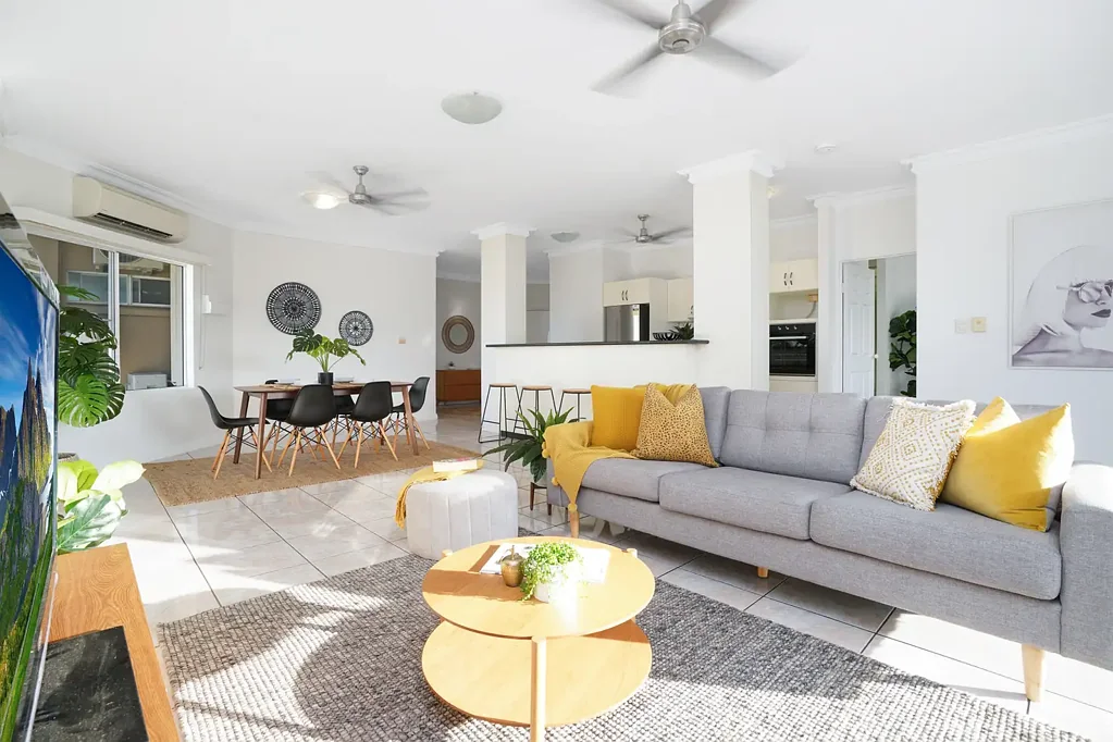 OVERSIZE THREE BEDROOM CITY APARTMENT – FURNISHED AND READY NOW