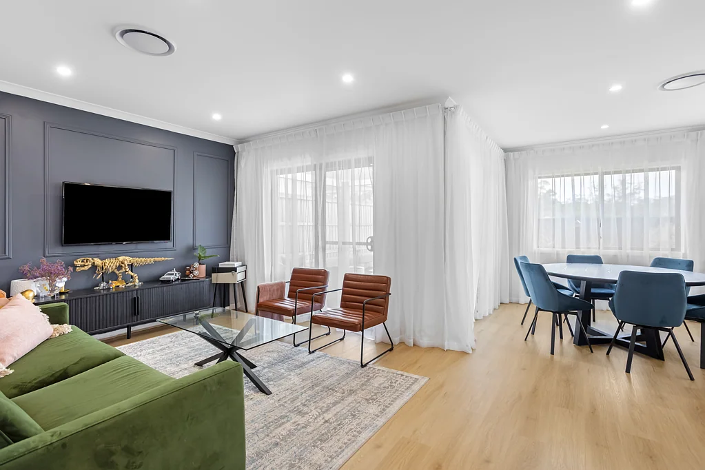 Yarrabilba 4房  现代家庭居所，拥有时尚装修与两个生活区域！ Contemporary Family Haven with Stylish Finishes & Two Living Zones!