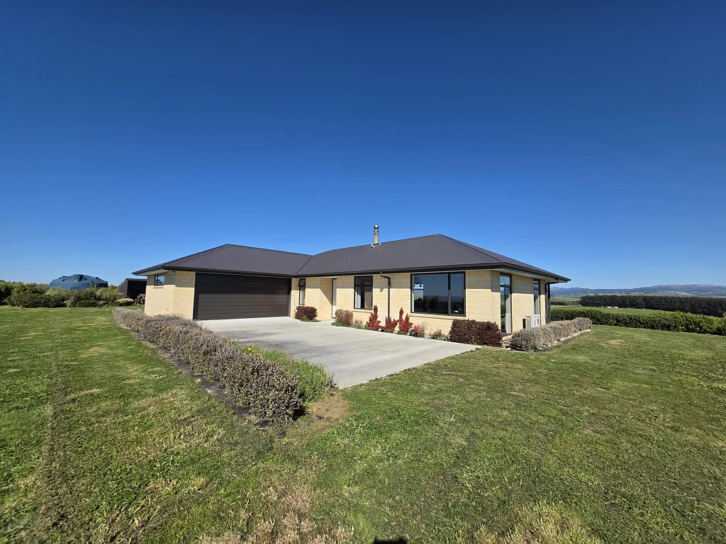 Kakanui  Rural Lifestyle With Views To Inspire