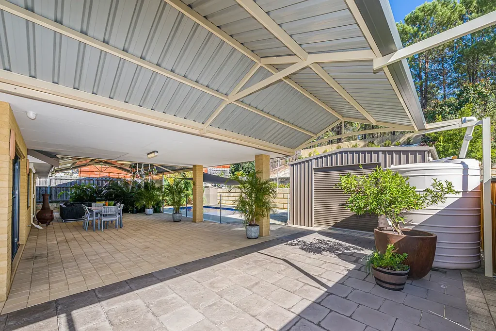 Ellenbrook 4部屋 THE LIFESTYLE YOU HAVE DREAMED OF...SIDE ACCESS + POOL + WORSHOP... ITS ALL HERE!