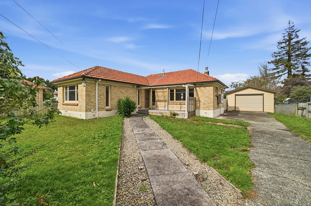Fairy Springs 2房  Solid brick home with Big Potential