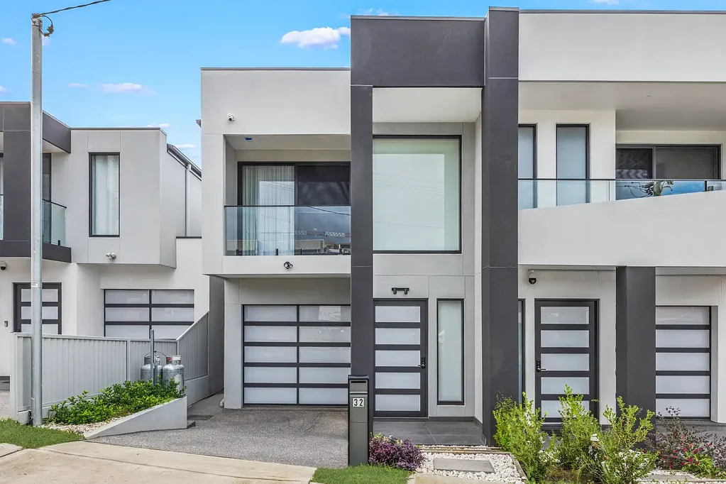 Moorebank 5Phòng ngủ Contemporary & Elegant 5 Bedroom Home, Peaceful Cul-de-Sac