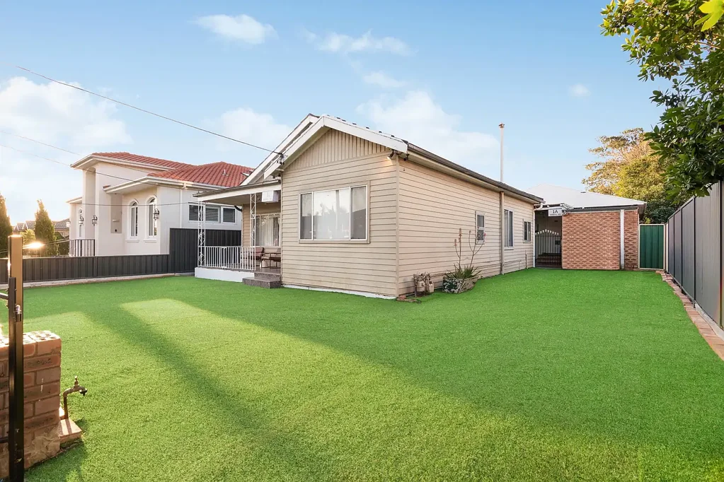 Bankstown 6Kwarto Rare development potential on sizeable rear north block