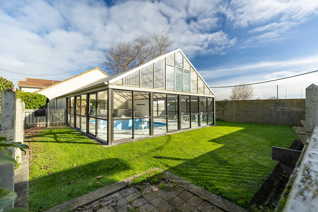 Highbury 1房  The pool house