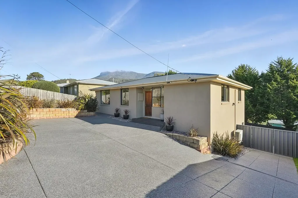Glenorchy 3 Bedroom Stop looking - you have found home