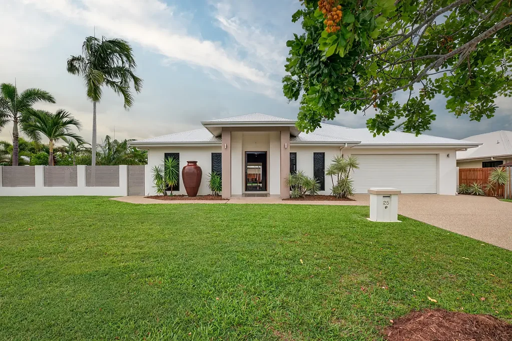 25 Dampier Crescent, Burdell, QLD 4818