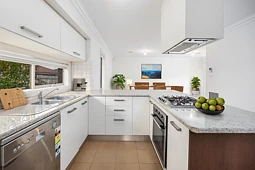 2/76 Sycamore Road, Frankston South