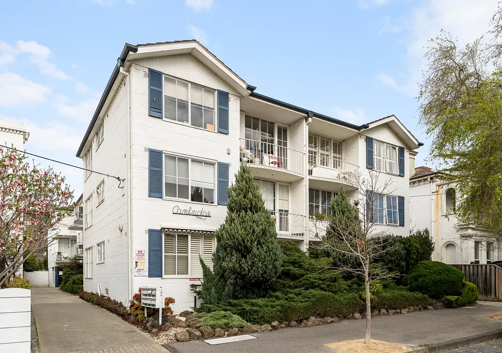 East Melbourne 2ਬੈੱਡਰੂਮ Coveted Address for Easy City Living