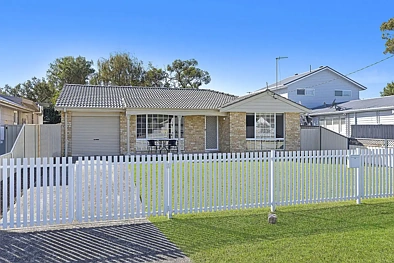 Killarney Vale 3Zimmer Well Presented Brick & Tile!