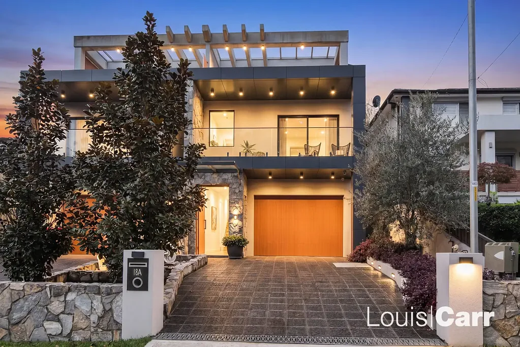 Baulkham Hills 4ห้องนอน 6 Year Old Luxe Family Home: Uncompromised Lifestyle, Solid Full Concrete Construction