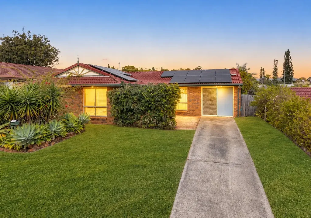 Redbank Plains 3ਬੈੱਡਰੂਮ More Than Meets the Eye – Flexible Living Starts Here!