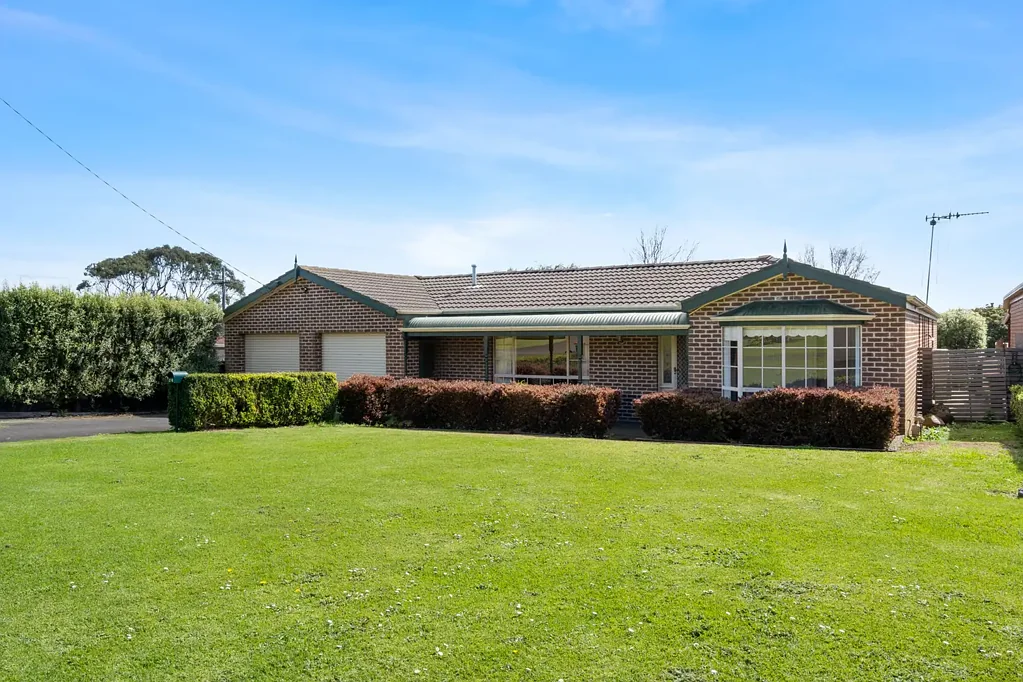 Koroit 4બેડરૂમ Ideal location with solid family home