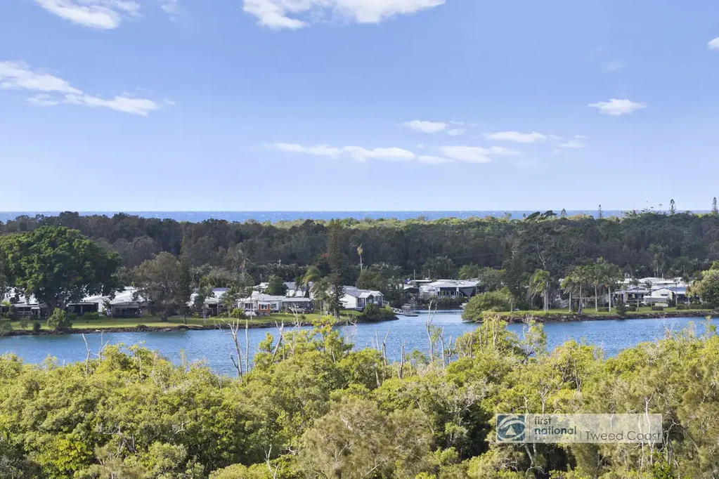 Banora Point 4कमरा Panoramic River & Ocean Views on Almost Half an Acre