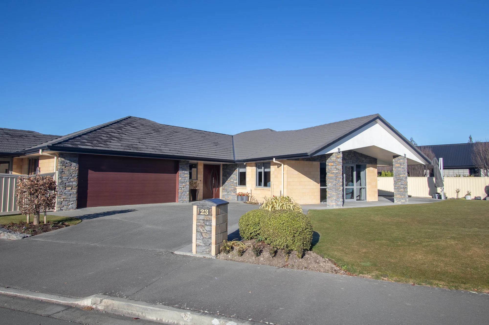 Allenton 4chambre Mountain views, exceptional garaging