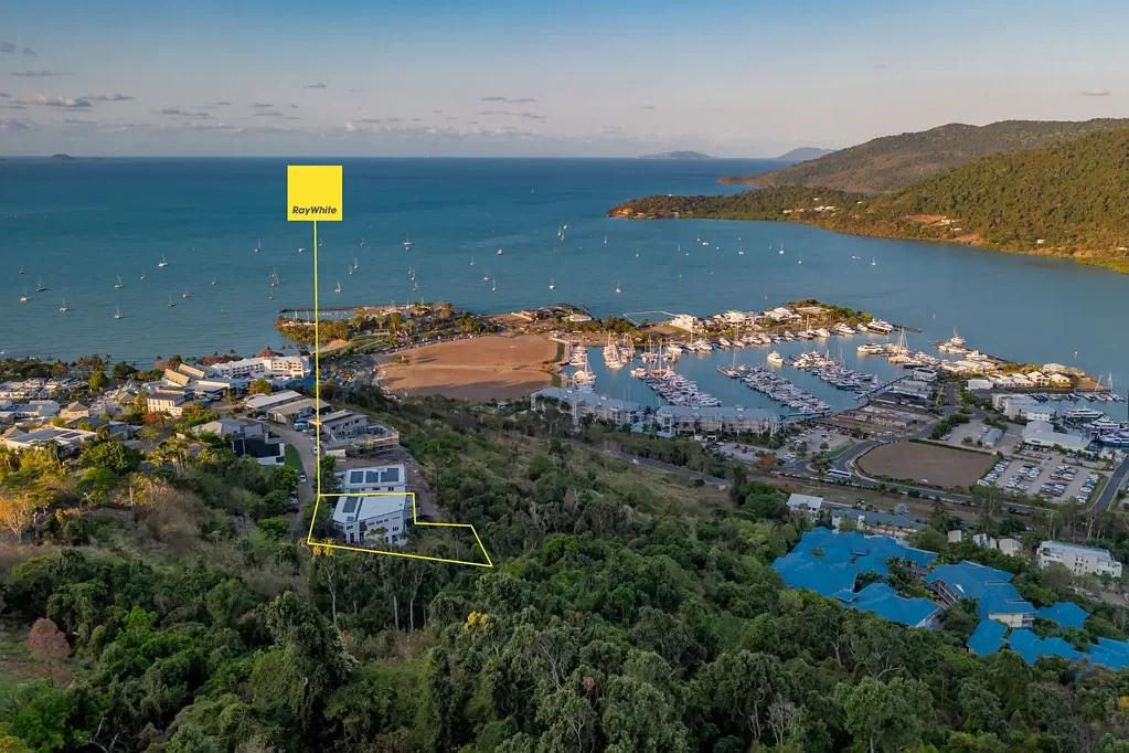 Airlie Beach 5房  Stunning Newly Renovated Residence - Luxury With High Income Potential