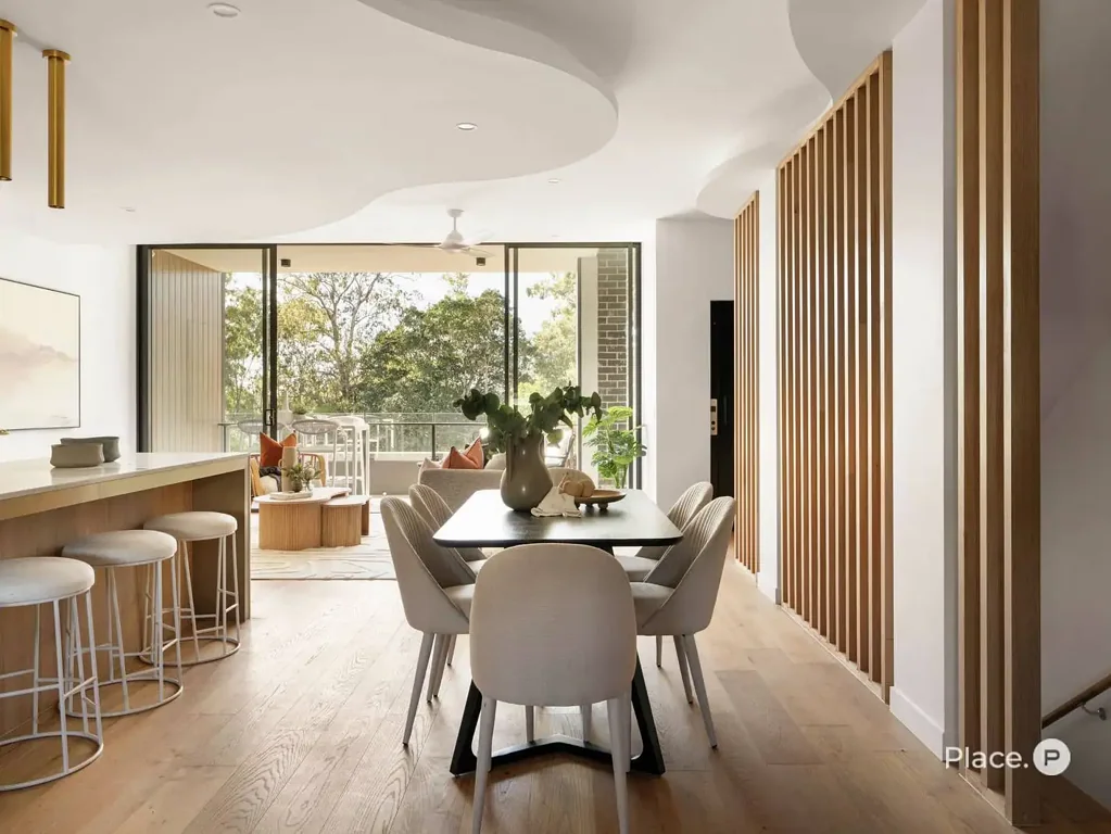 Indooroopilly 3房 Long Pocket Estate 新竣联排 私享电梯 多功能空间 雨林视野 私家庭院 高端厨电 主卧套间 双车位 Move Straight Into This Brand New Contemporary Townhome
