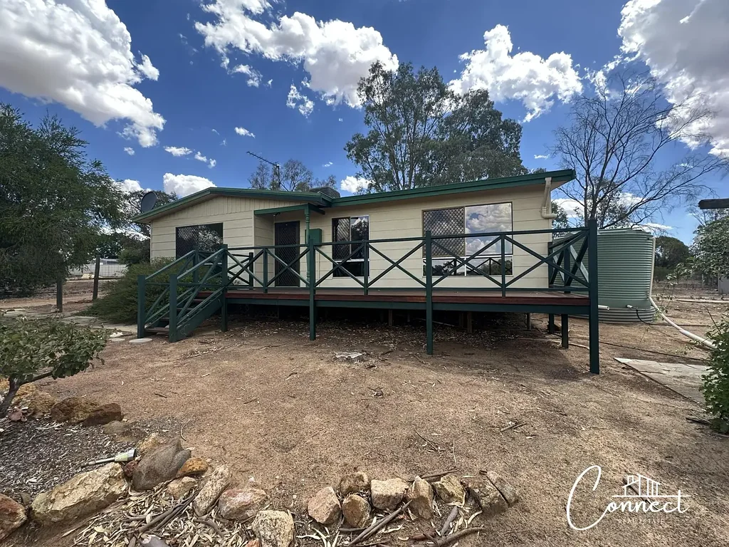 Tidy 3 Bedroom Home, Close to Town