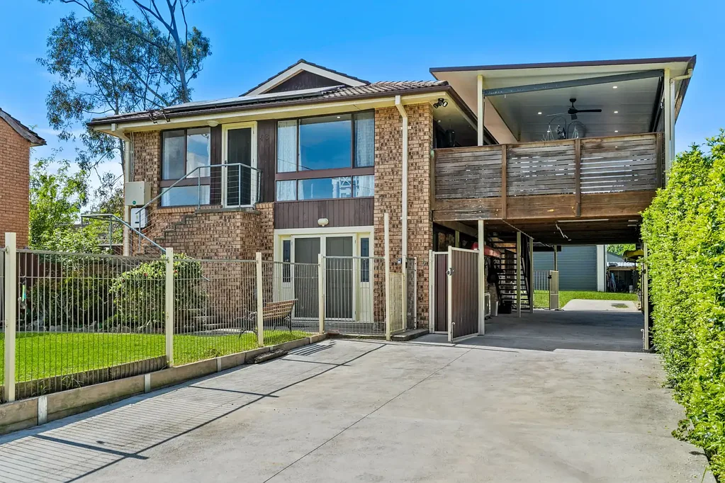 South Windsor 5Moenga Spacious Split-Level Family Home