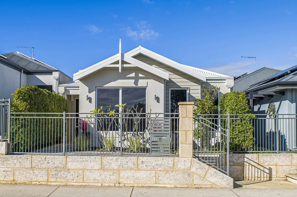 Modern Family Living in a Prime Piara Waters Location