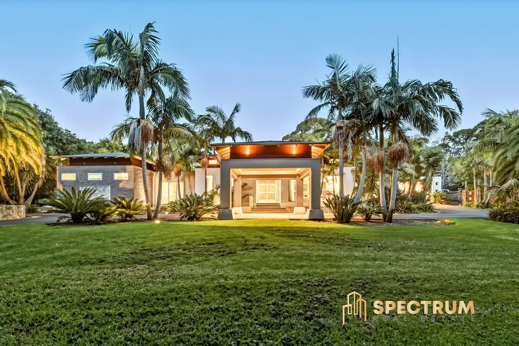 Berwick 4 Slaapkamer A Private Resort-Style Oasis in Berwick's Prestigious North Side