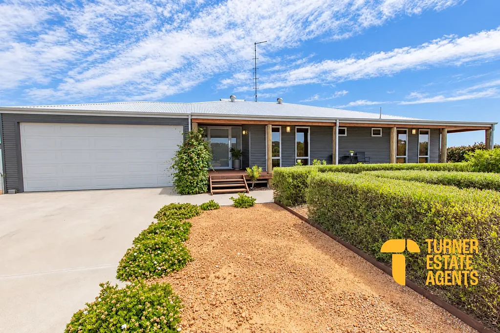 York 3房  A Home Designed for Family, Entertaining & Adventure