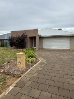 11 ARGYLE AVE, Dubbo