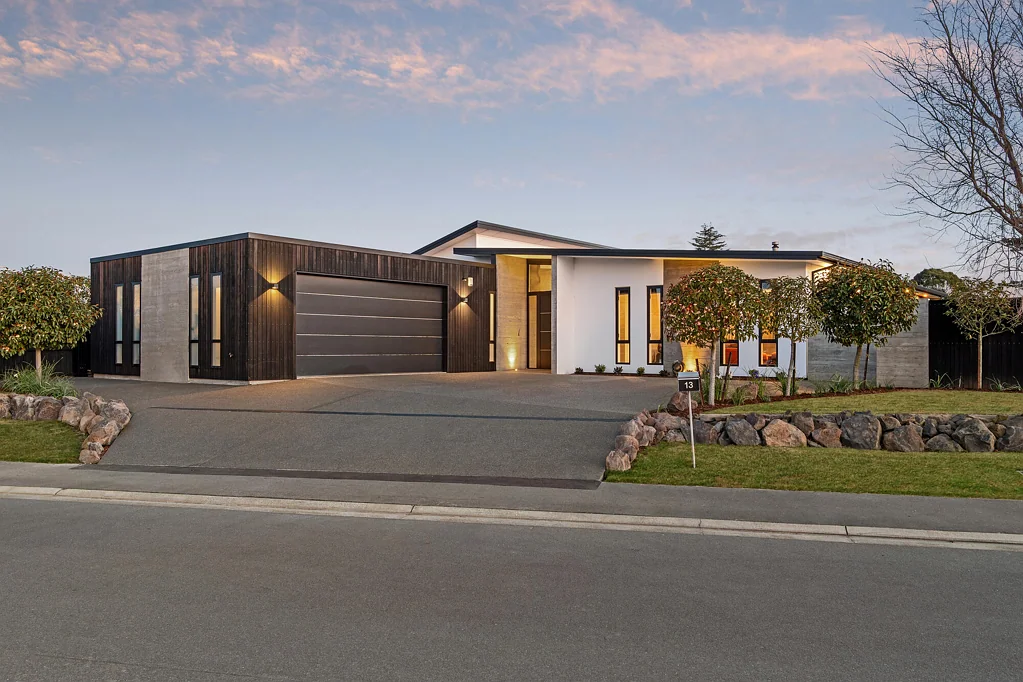 Lincoln 5 Bedroom A statement in modern architecture