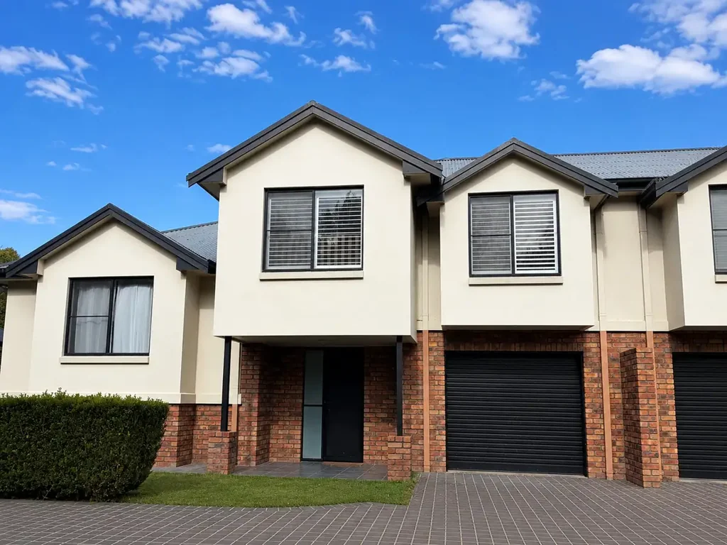 Stylish Three-Level Townhouse in the Sought-After Greenbah Area