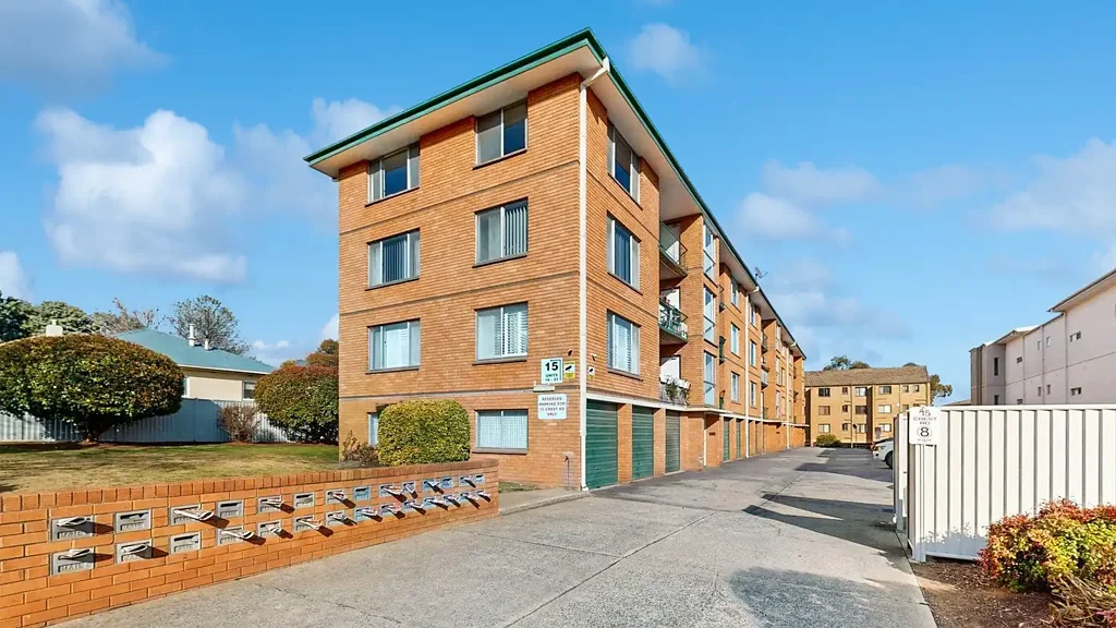 Queanbeyan 2房  Elevated Living – Large Balcony, Views & Convenience