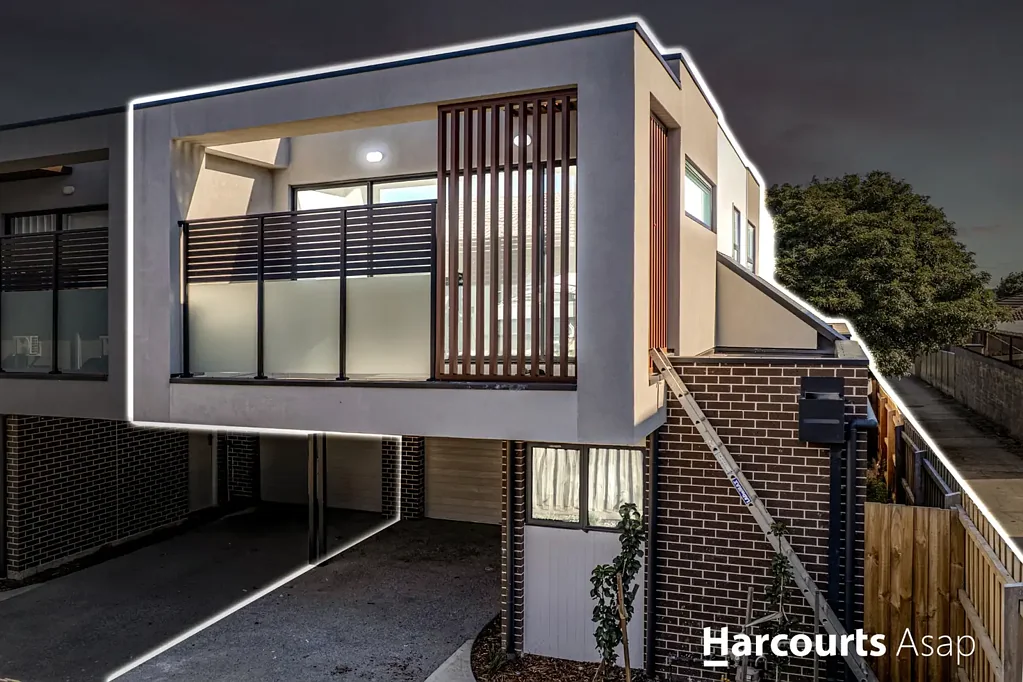 Dandenong 3Kwarto East-Facing Luxury Townhouse in the Heart of Dandenong