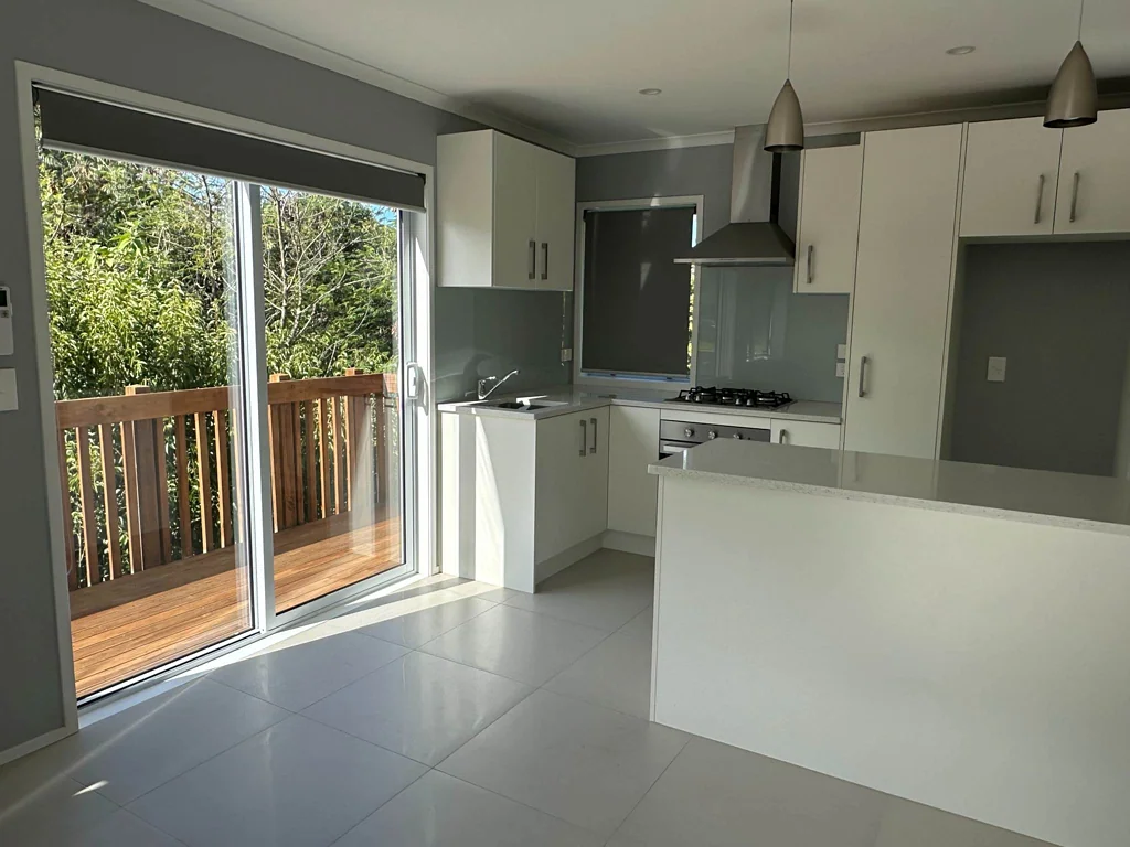Modern 2 Bedroom - WESTLAKE ZONE!
