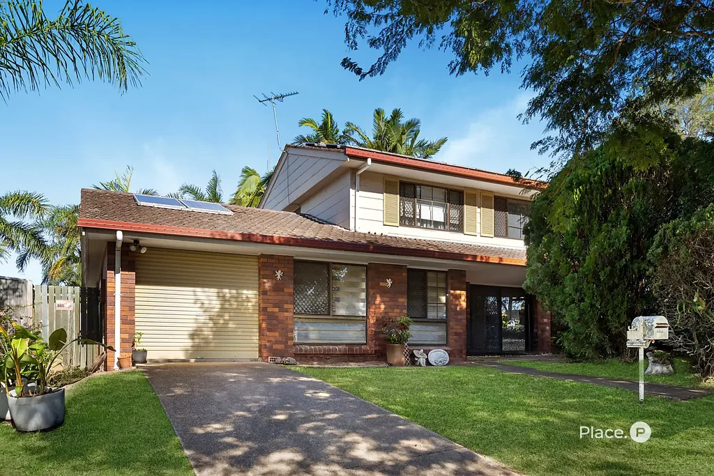 Sunnybank Hills 4 Bedroom Charming Double-Storey Living in the Heart of Sunnybank Hills