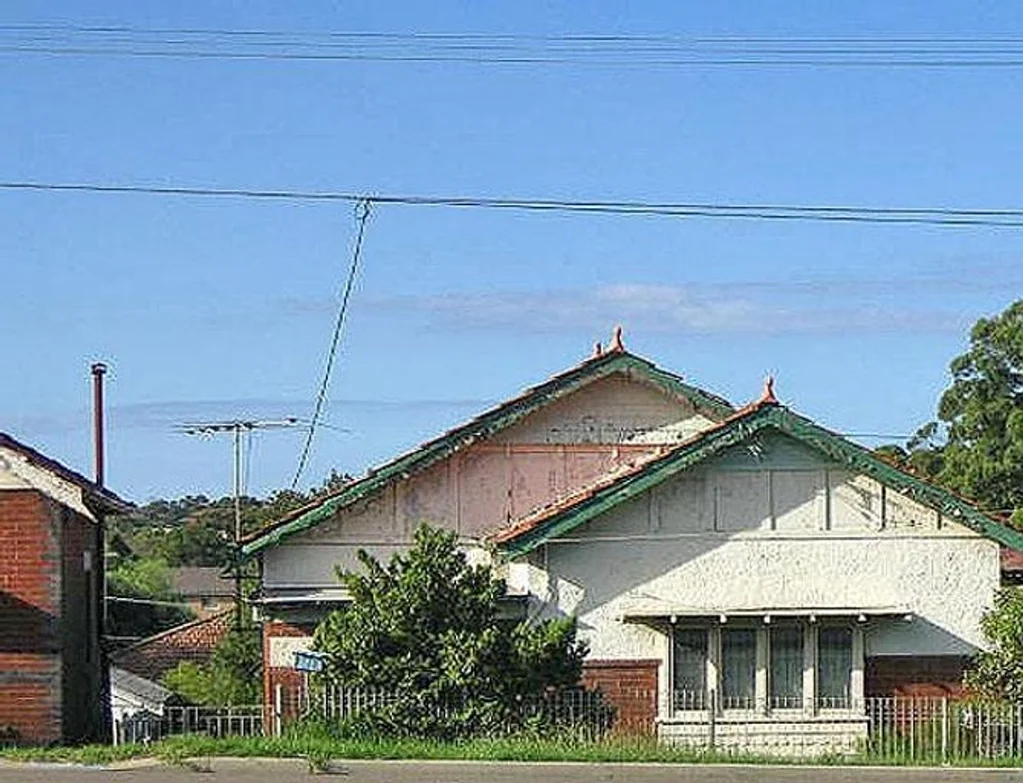 South Hurstville 3غرفة نوم Prime R4 Zoned Opportunity in the Heart of South Hurstville Full Brick Home with Exceptional Potential