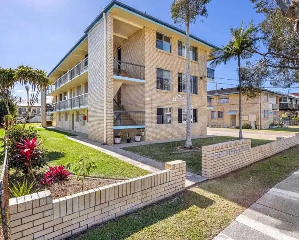 Relaxed Bayside Living Just Minutes from the Water