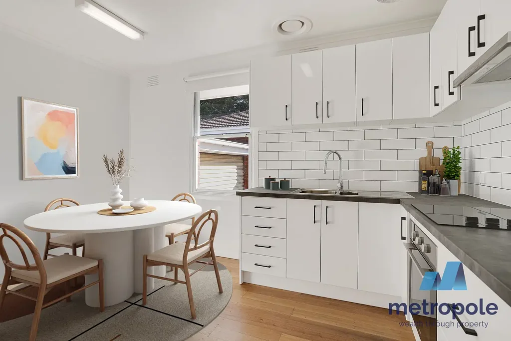 IMPECCABLY MAINTAINED VILLA 300M TO THE BEACH!