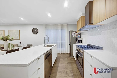 Kalkallo 4 Slaapkamer Stylish, Spacious & Perfectly Located - Walk to Everything!