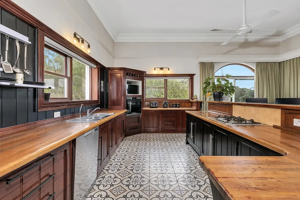Cooma 7 Bedroom 'Warrawee'